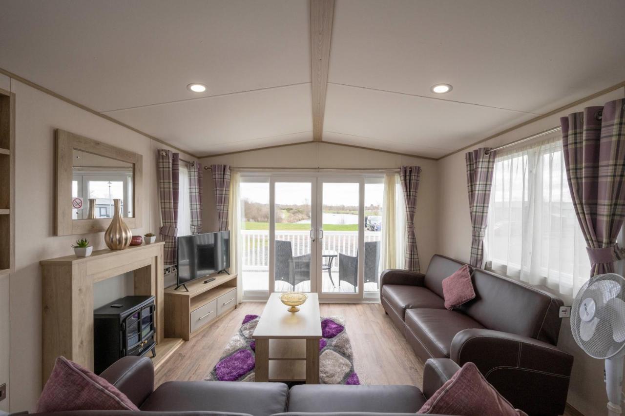 Hallcroft Fishery And Holiday Park Retford Exterior photo